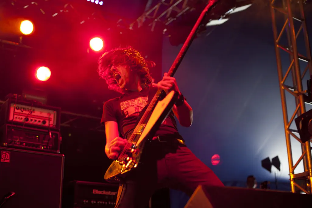 Japanese Voyeurs performing at Sonisphere 2011